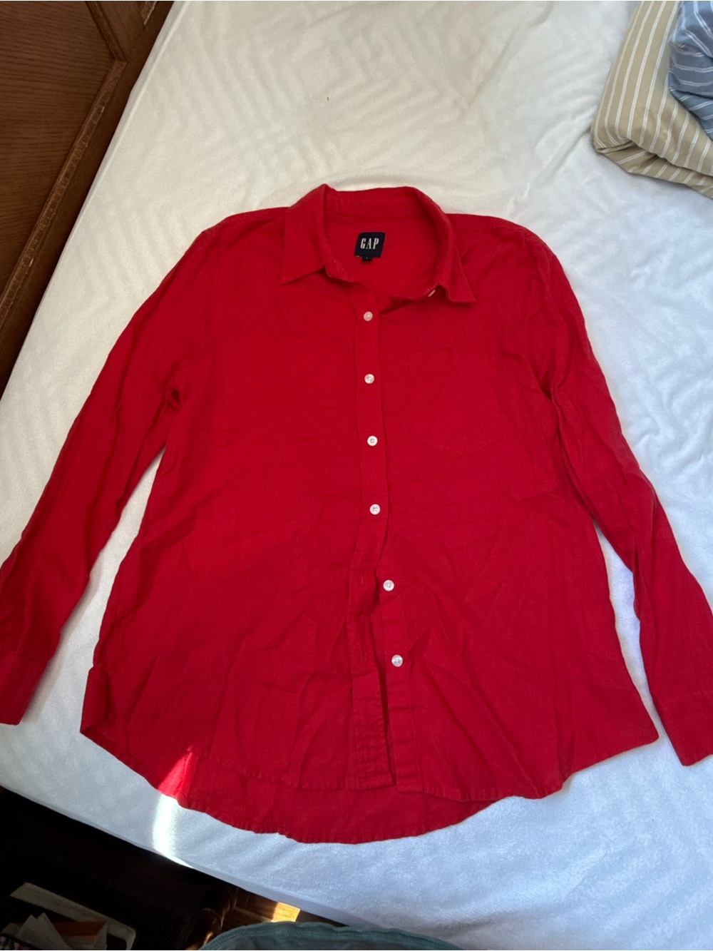 Gap women red linen button down